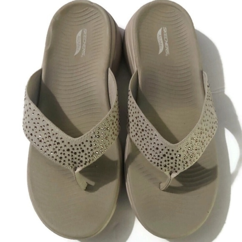 Skechers  Woman’s Arch Fit GOWalk Rhinestone Sandals Dazzle Natural Sz 10